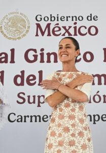 Fotografía cedida por la Presidencia de México de la mandataria mexicana, Claudia Sheinbaum, durante una gira de trabajo este domingo por el estado de Campeche (México). EFE/ Presidencia de México /SOLO USO EDITORIAL/SOLO DISPONIBLE PARA ILUSTRAR LA NOTICIA QUE ACOMPAÑA (CRÉDITO OBLIGATORIO)