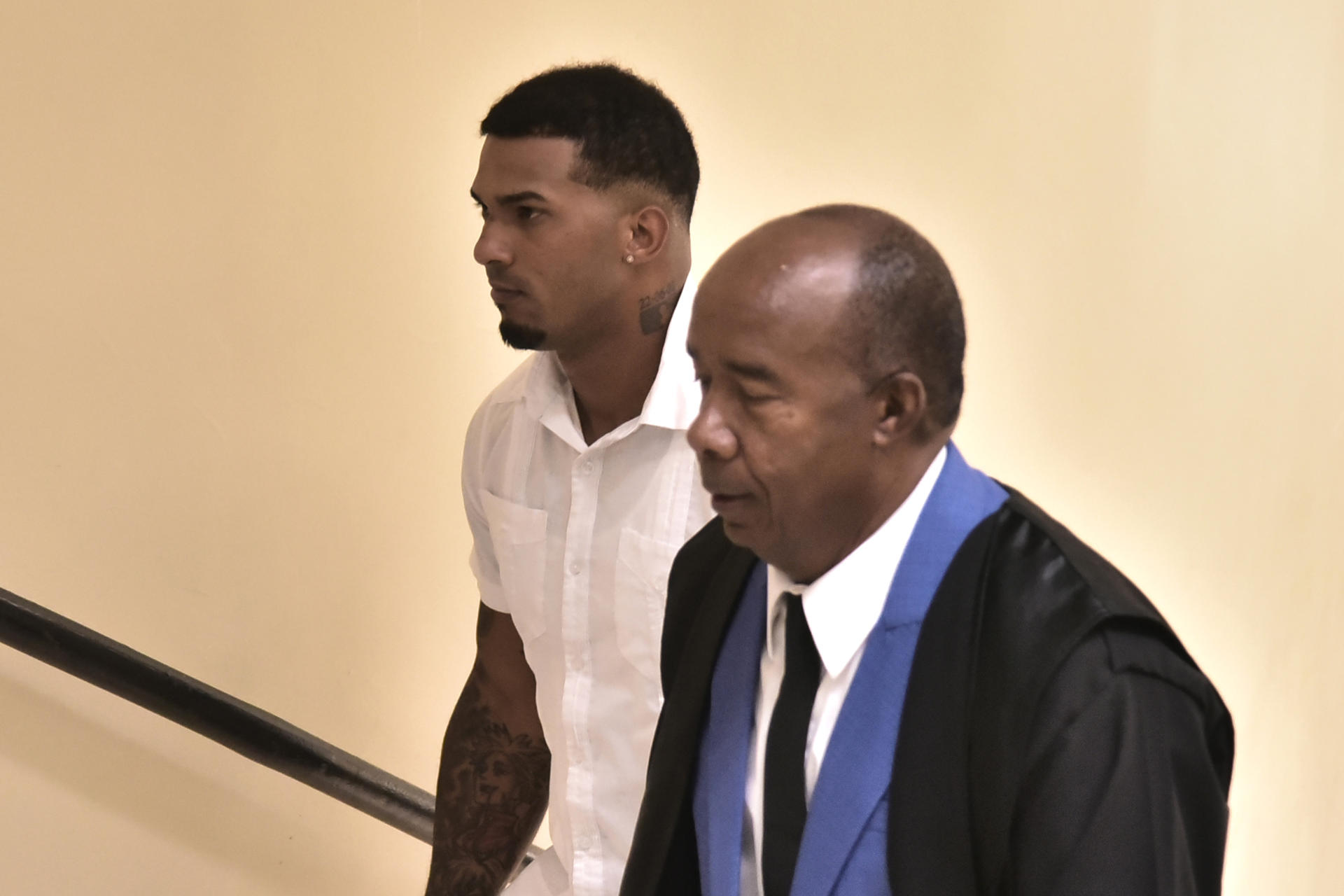El beisbolista dominicano de Grandes Ligas Wander Franco, acusado de abuso sexual de una adolescente, asiste al primer juicio este lunes en Puerto Plata (República Dominicana). EFE/ Luis Tavárez