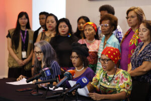 Voceras de la Alianza de Mujeres hablan en una rueda de prensa este lunes, en Ciudad de Panamá (Panamá). EFE/ Bienvenido Velasco