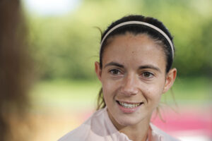 La jugadora de la selección española, Aitana Bonmatí, durante la rueda de prensa que ha ofrecido hoy jueves en Lausana, previa a la final que disputan el próximo domingo frente a Inglaterra. EFE / Ana Escobar.