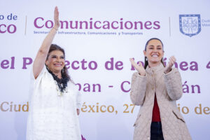 Fotografía cedida por el Gobierno de la Ciudad de México que muestra a la presidenta de México, Claudia Sheinbaum (d), participando junto a la jefa de Gobierno de la Ciudad de México, Clara Brugada, en una gira de trabajo este domingo, en Ciudad de México (México). EFE/ Gobierno de la Ciudad de México /SOLO USO EDITORIAL/NO VENTAS/ SOLO DISPONIBLE PARA ILUSTRAR LA NOTICIA QUE ACOMPAÑA (CRÉDITO OBLIGATORIO)