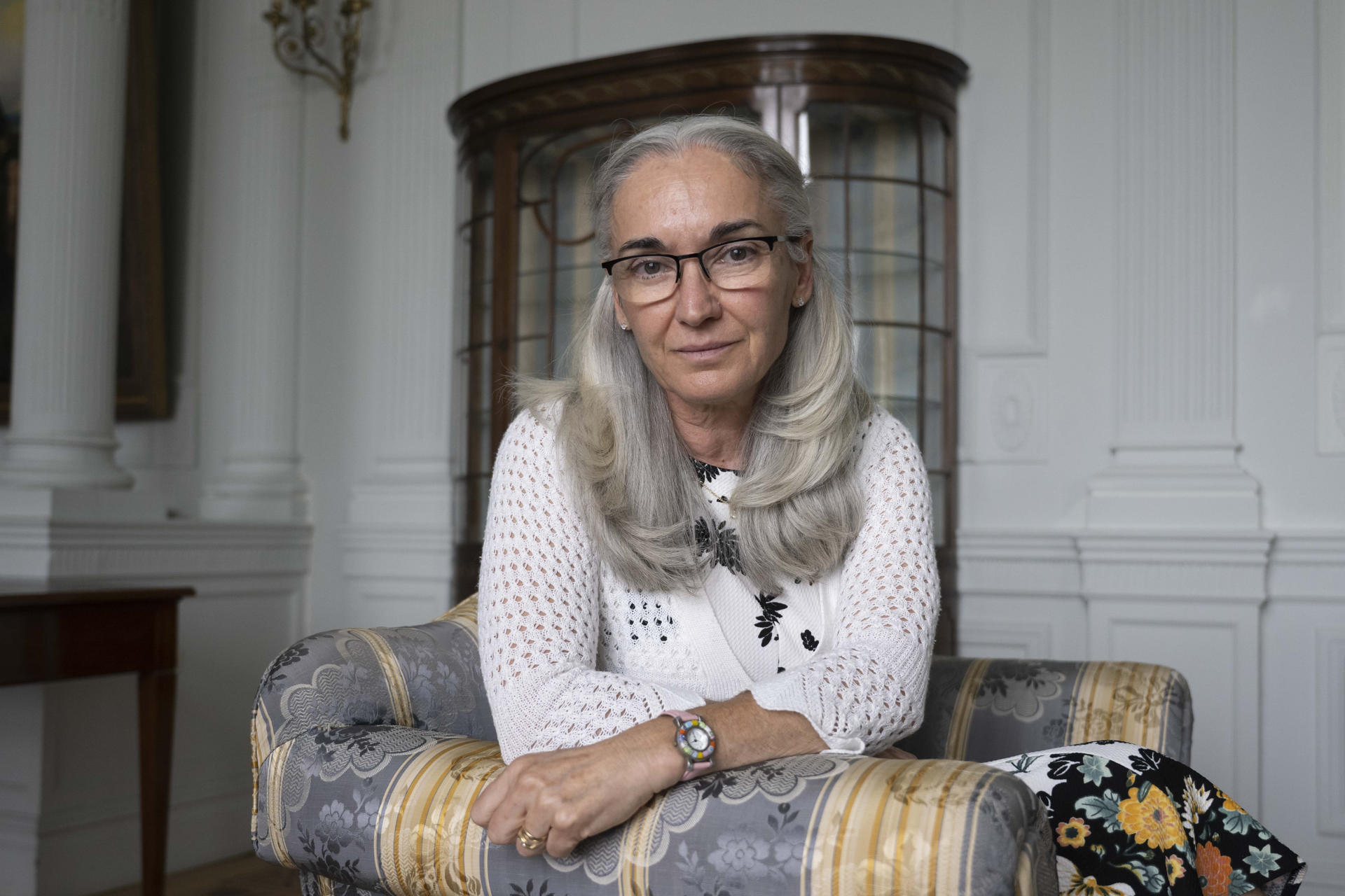 La bióloga molecular de la Universidad de Berkeley y candidata española al Nobel, Eva Nogales, posa este lunes durante la rueda de prensa con motivo de su presencia en la Universidad Internacional Menéndez Pelayo, que el martes la nombra doctora honoris causa. EFE/Pedro Puente Hoyos