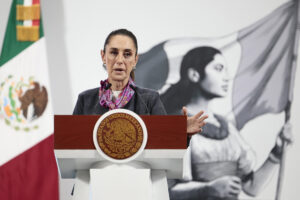 La presidenta de México, Claudia Sheinbaum, habla durante una rueda de prensa este miércoles, en el Palacio Nacional, en Ciudad de México (México). EFE/José Méndez