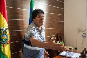 Fotografía del 10 de julio de 2025 del expresidente de Bolivia Evo Morales hablando durante una entrevista con EFE en Lauca Ñ (Bolivia). EFE/ Esteban Biba