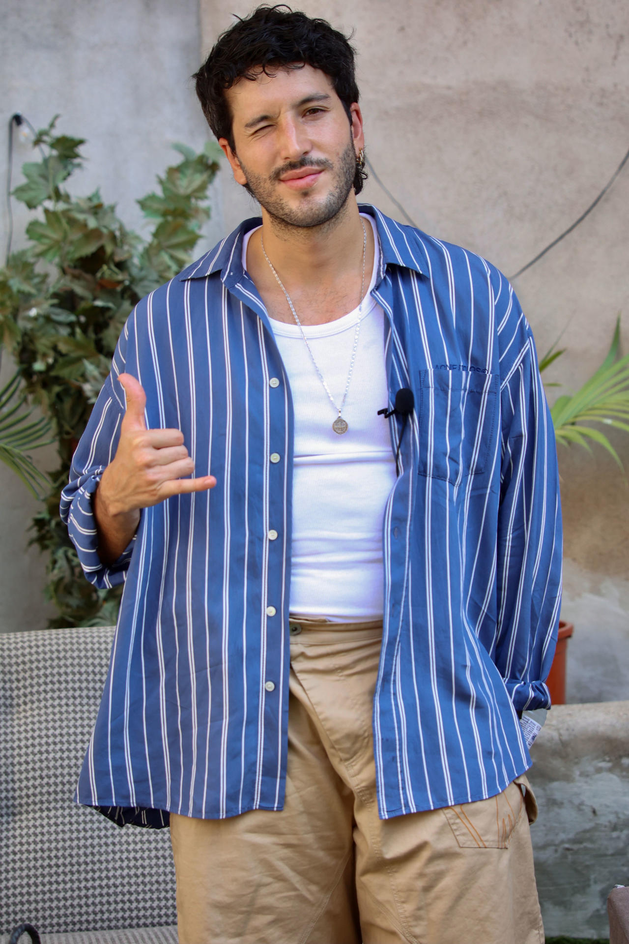 "Me da mucha tristeza ver cómo la vida de muchos individuos se transforma para mal con los cambios políticos", ha dicho este viernes en una entrevista con EFE el cantante Sebastián Yatra (Medellín, Colombia, 1994), que regresa mañana en Murcia a los escenarios españoles con la gira "Entre tanta gente".- EFE/Juan Carlos Caval
