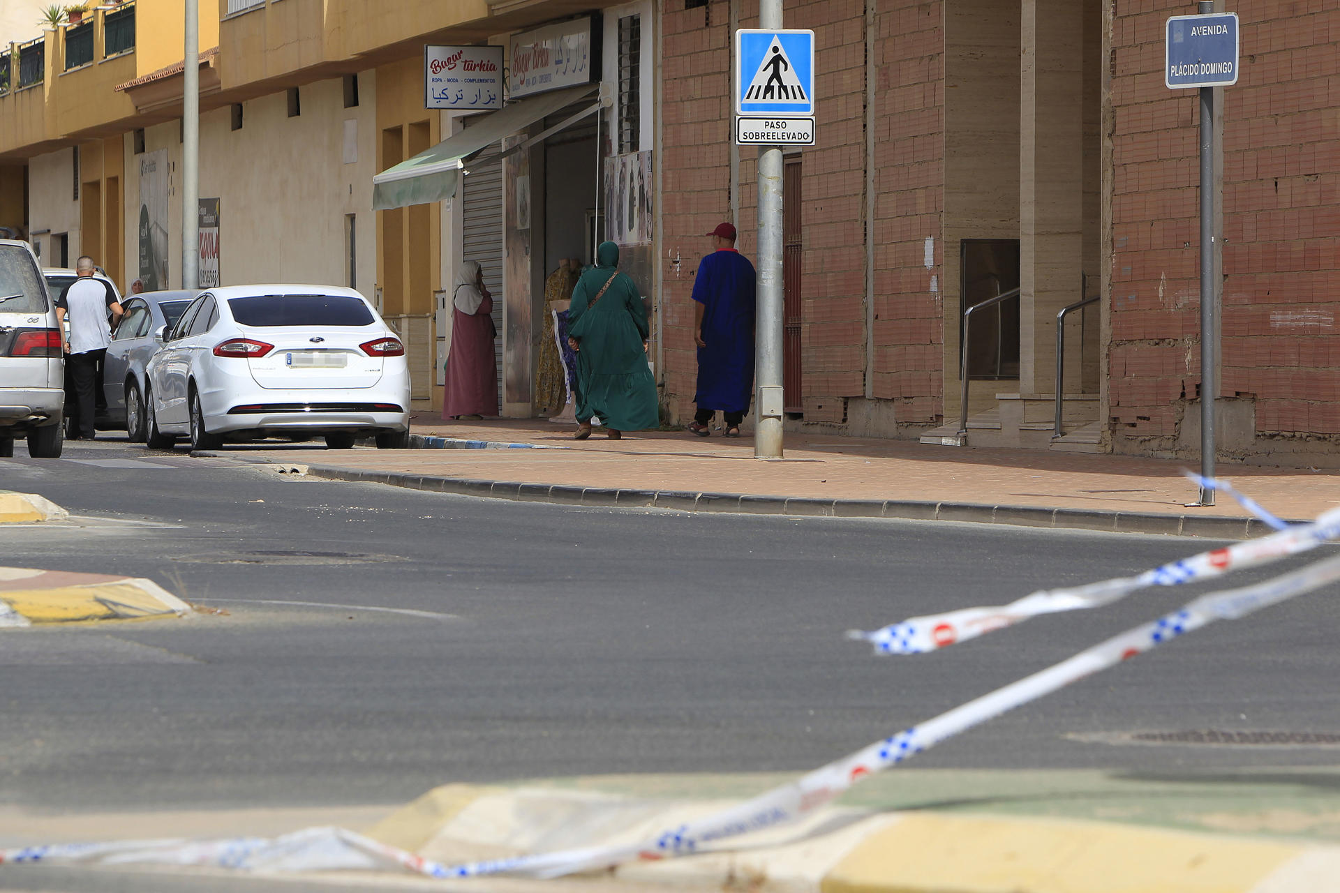 Calles tranquilas este lunes en el barrio de San Antonio de Torre Pacheco (Murcia) Las fuerzas de seguridad mantienen su dispositivo en Torre Pacheco tras las jornadas de disturbios entre grupos de ultraderechistas y jóvenes de origen marroquí a raíz de la agresión a un anciano, mientras se investigan los hechos y se suceden los llamamientos a la calma. EFE/Morell