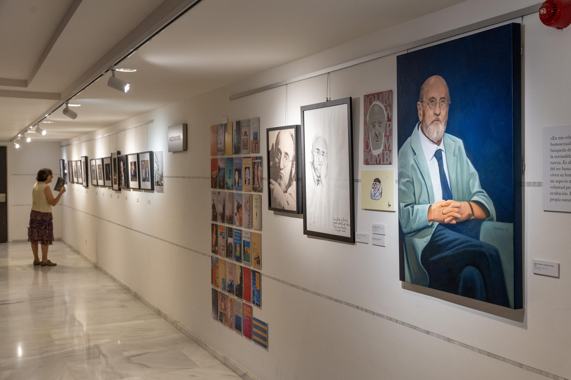 Vista de la exposición Homenaje a Álvaro Pombo, una narrativa de la fragilidad en homenaje al autor santanderino por su reciente Premio Cervantes. EFE/ Román G. Aguilera