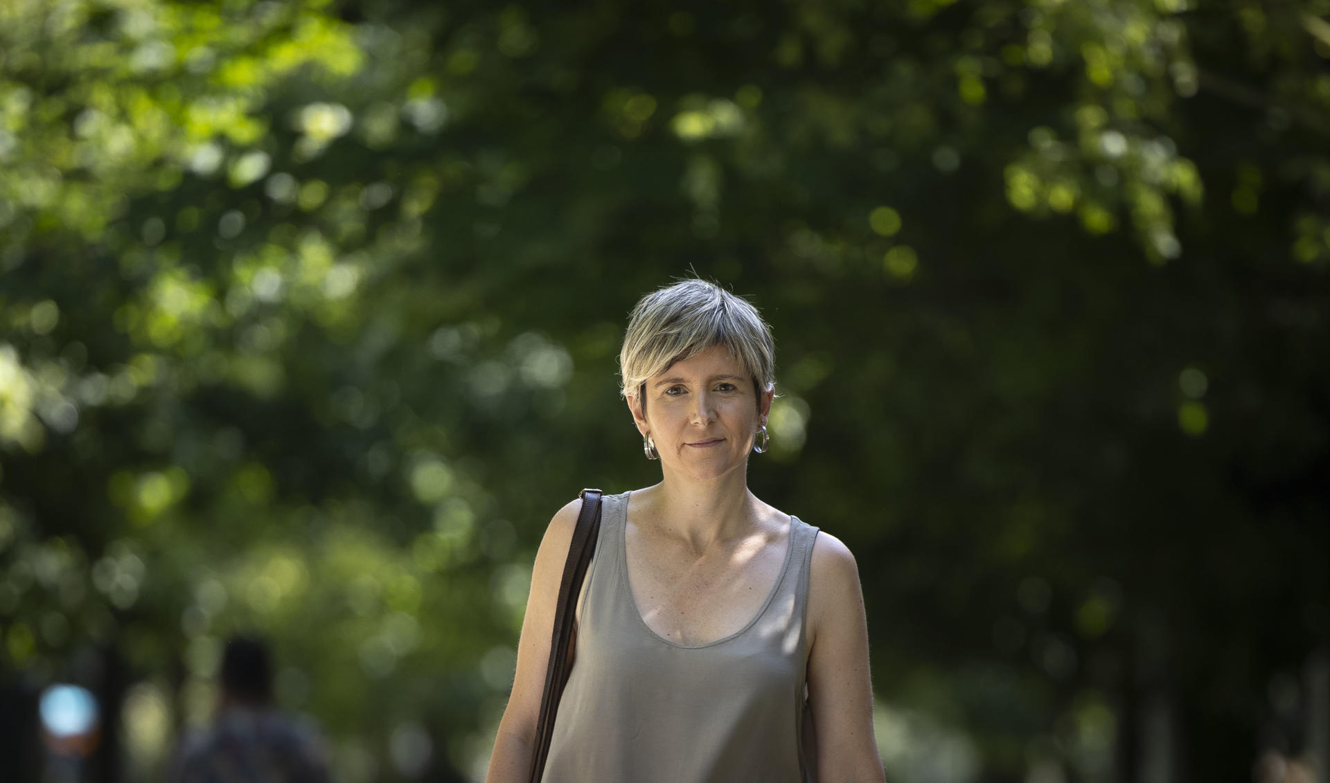El socialista Juan María Jauregi fue gobernador civil de Gipuzkoa entre 1994 y 1996. ETA lo mató cuatro años después, en ese trágico 2000 que siguió a la ruptura de la tregua. Su única hija, María, lo recuerda en una entrevista concedida a EFE como un hombre "muy dialogante", defensor de "los derechos humanos de todas las personas", lo que le llevó a hacerse muchas preguntas sobre el porqué de su asesinato. EFE/Javier Etxezarreta