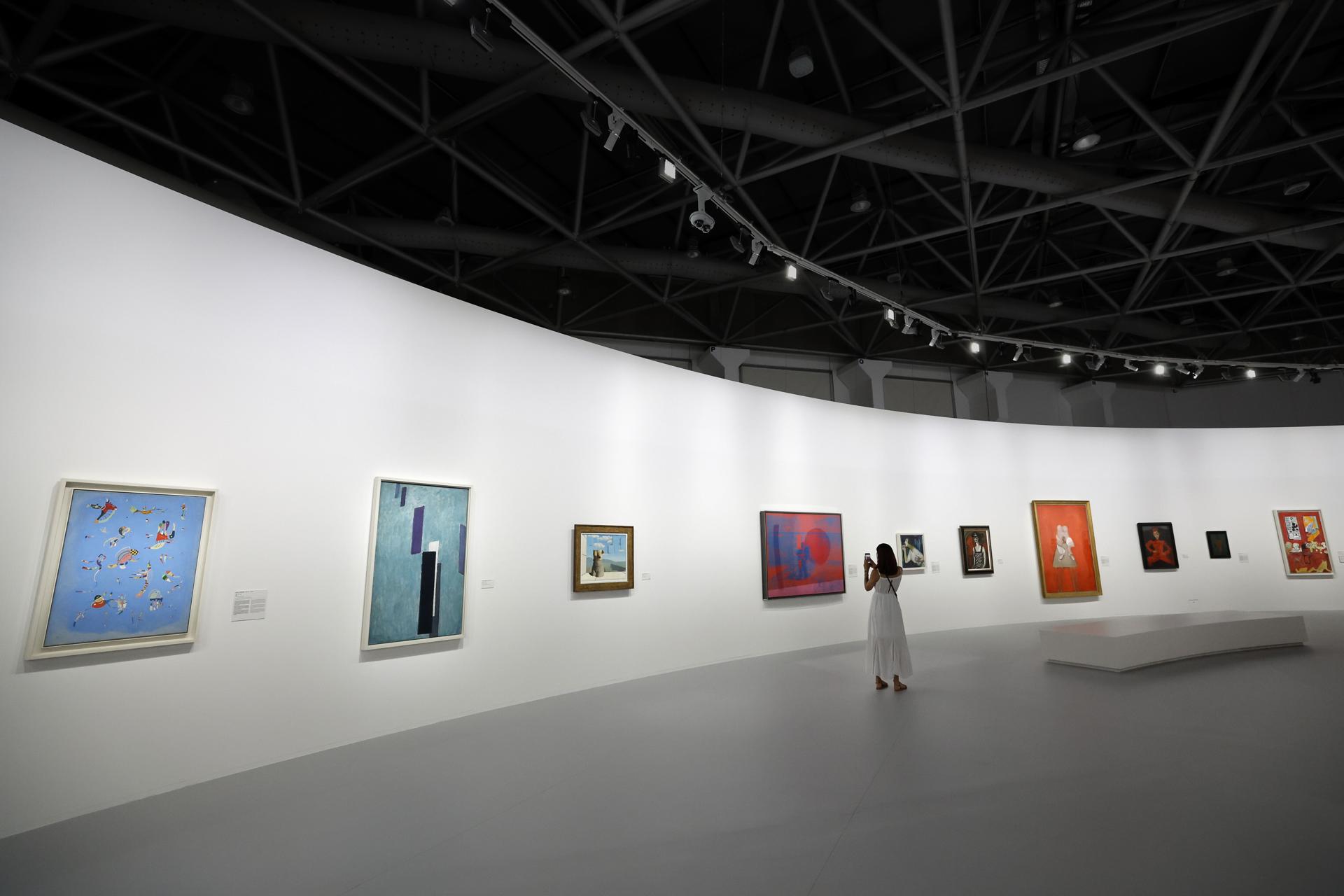 Imagen de la exposición '¡Colores! Obras maestras del Centro Pompidou' en el Forum Grimaldi de Montecarlo.EFE/EPA/SEBASTIEN NOGIER