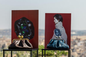 Presentación del bolso Pasticcino Bag World Tour Spanish Heritage, de la firma italiana Max Mara, en el que ha participado la empresa toledana de damasquino Anframa, este miércoles en el Parador de Toledo. EFE/Ángeles Visdómine