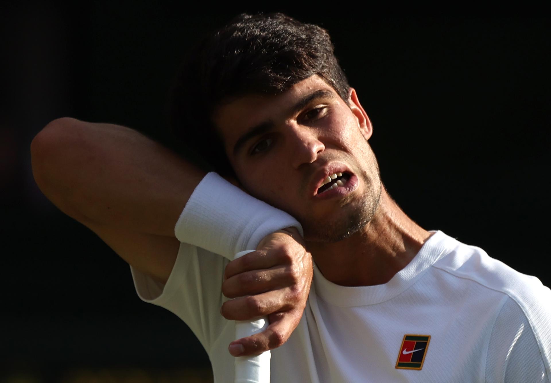 El español- Carlos Alcaraz durante la final de de Wimbledon que ha jugado en Londres, Reino Unido.EFE/EPA/NEIL HALL