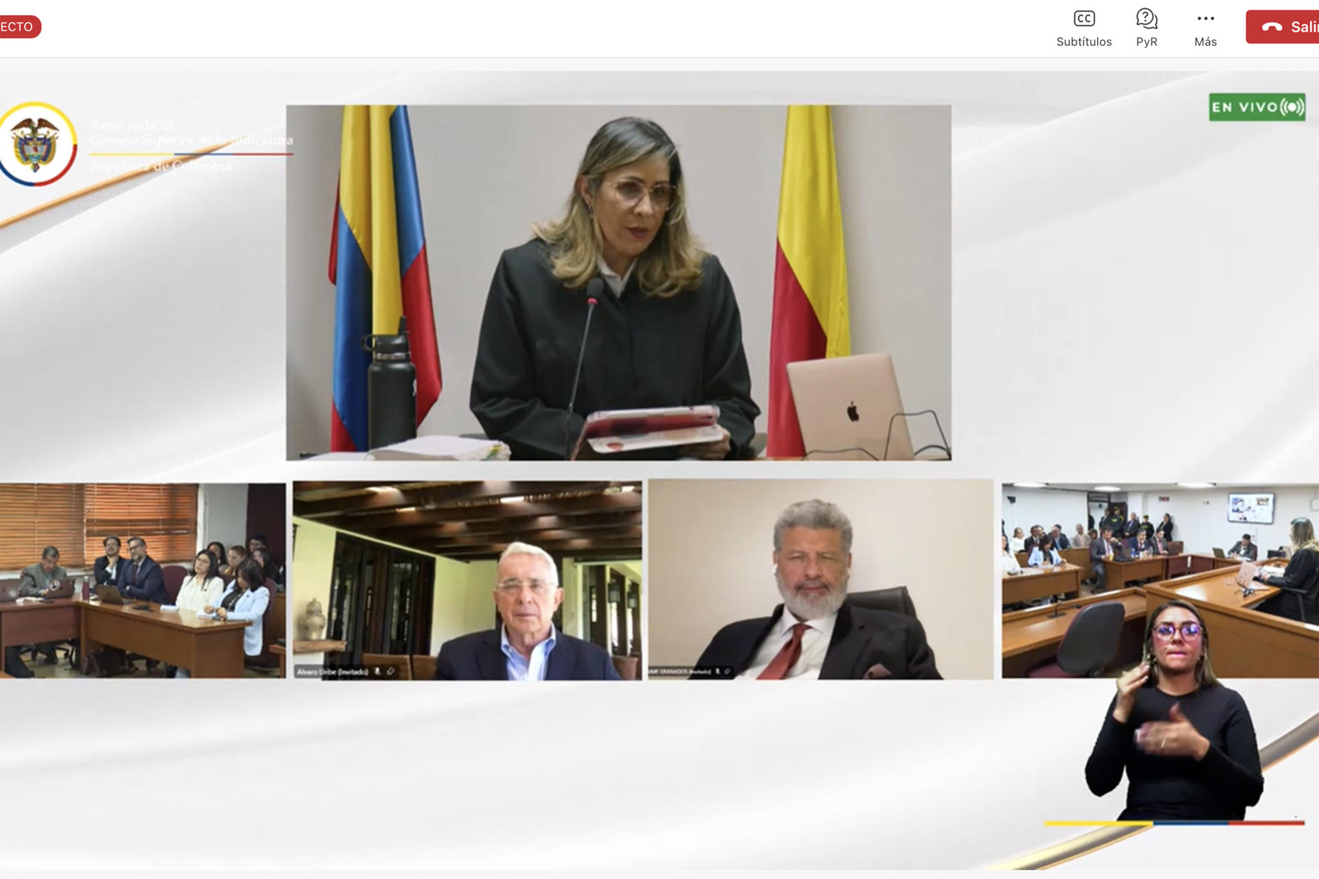 Captura de video del Complejo Judicial de Paloquemao que muestra a la jueza Sandra Heredia (arriba), al abogado Jaime Granados (2d-abajo) y al expresidente colombiano Álvaro Uribe (2i-abajo), durante una audiencia que se realiza este lunes, en Bogotá (Colombia). EFE/ Complejo Judicial de Paloquemao