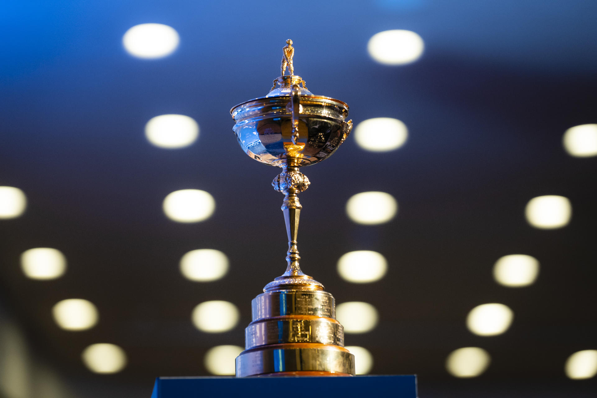Detalle del trofeo de la Ryder Cup durante la rueda de prensa en la que se han explicado los detalles de la organización en 2031 del torneo de la Ryder Cup en el campo Camiral de Caldes de Malavella (Girona). EFE/David Borrat.