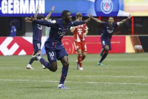 Ousmane Dembele del PSG celebra luego de anotar el 2-0 ante Bayern Múnich en los cuartos de final del Mundial de Clubes. EFE/ERIK S. LESSER