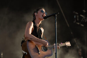La cantante y compositora estadounidense Gracie Abrams en su actuación en el festival MAD COOL en Madrid, el 10 de julio de 2025. EFE/ Fernando Villar 
", "to": "es" } ////////// US singer-songwriter Gracie Abrams performs during the first day of the MAD COOL festival in Madrid, Spain, 10 July 2025. EFE/ Fernando Villar
