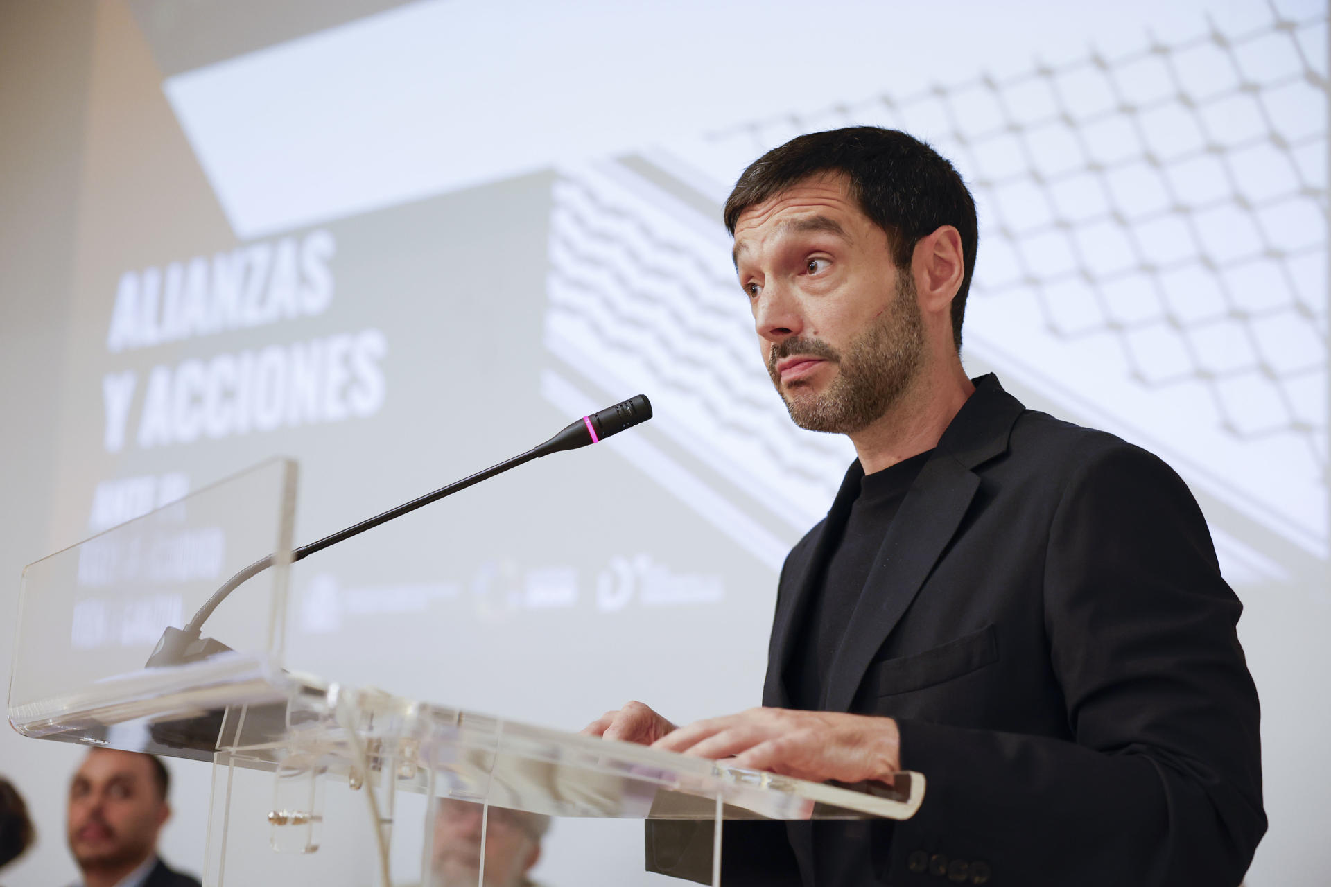 El ministro de Derechos Sociales, Pablo Bustinduy, participa en el acto 'Alianzas y acciones ante el genocidio en Palestina', que se celebra en la Casa Árabe en Madrid, este miércoles. EFE/J.J. Guillén