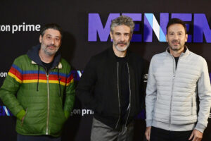 El director Ariel Winograd (i), el actor Leonardo Sbaraglia (c) y el productor Mariano Varela, posan durante una entrevista con EFE este viernes, en Buenos Aires (Argentina). EFE/Matias Martin Campaya