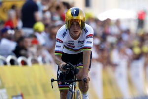 El ciclista belga Remco Evenepoel, del equipo Soudal Quick-Step, durante la quinta etapa del Tour, una crono de 33 kilómetros en Caen, Francia. EFE/EPA/MARTIN DIVISEK