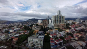 Fotografía panorámica de archivo de un sector de la ciudad de Tegucigalpa (Honduras). EFE/Gustavo Amador