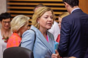 En la imagen, la vicepresidenta de la Comisión Europea para la Soberanía Tecnológica, Henna Virkkunen. EFE/EPA/OLIVIER MATTHYS