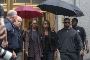 D'Lila Star Combs hija de Sean Daddy Combs abandona la corte federal este 1 de julio de 2025, en Nueva York (EE.UU.). EFE/ Ángel Colmenares