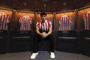 Johnny Cardoso, fichaje del Atlético de Madrid, reconoció que, tras su incorporación al conjunto rojiblanco, está cumpliendo un sueño que tenía desde niño. EFE/ Atlético De Madrid - SOLO USO EDITORIAL/SOLO DISPONIBLE PARA ILUSTRAR LA NOTICIA QUE ACOMPAÑA (CRÉDITO OBLIGATORIO) -