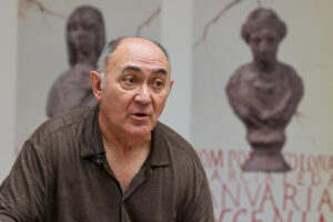 El actor Arturo Querejeta, en una entrevista con EFE en el Festival de Teatro de Mérida.  EFE/ Jero Morales