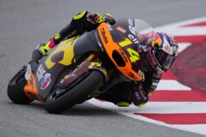 Fotografía de Alejandro García, en la que puede verse en una imagen de archivo del 15 de noviembre de 2024 al piloto italiano de Moto2 Tony Arbolino. EFE