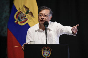 El presidente de Colombia, Gustavo Petro, habla durante la conmemoración de los 500 años de la fundación de Santa Marta este lunes, en Santa Marta (Colombia). EFE/ Carlos Ortega