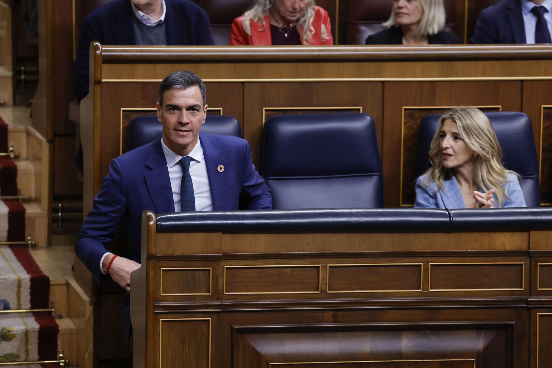Imagen de archivo del presidente del Gobierno, Pedro Sánchez, junto a la vicepresidenta segunda y ministra de Trabajo, Yolanda Díaz, en el Congreso. EFE/Javier Lizón