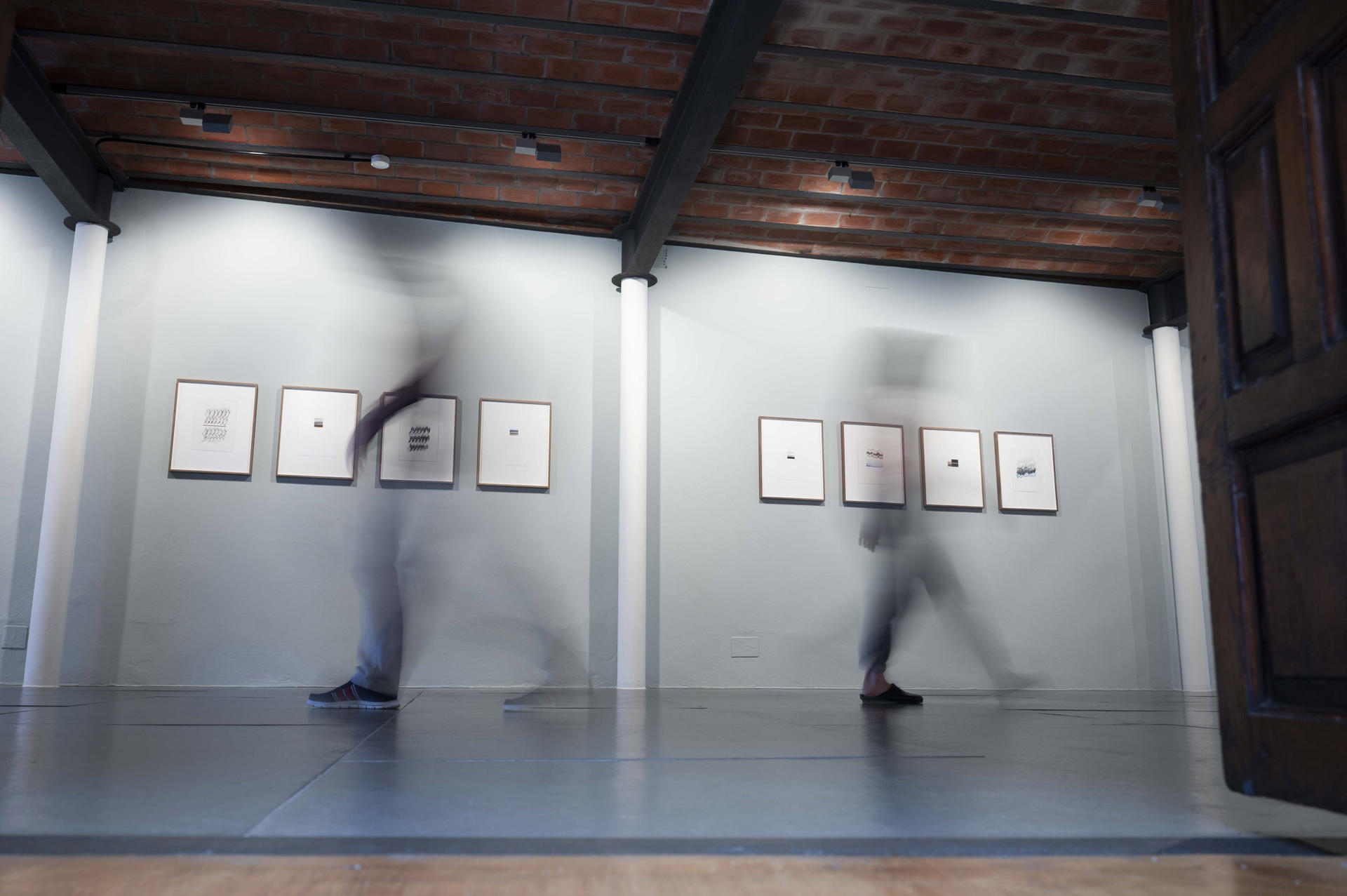 Vista de la exposición Un viaje paralelo, del artista Juan Uslé, compuesta por unas 150 acuarelas, acrílicos y collages que pueblan tres salas de la Torre de Don Borja, en Santillana del Mar (Cantabria), este sábado. EFE/ Pedro Puente Hoyos