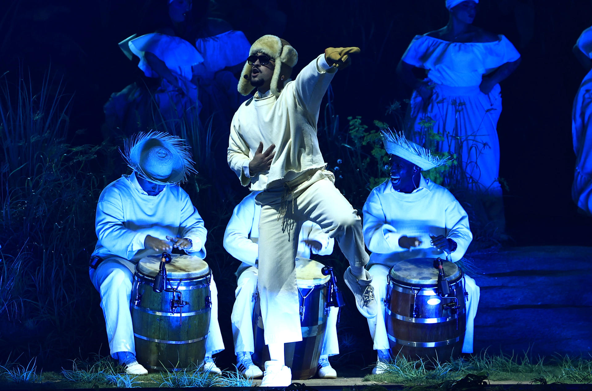 El cantante puertorriqueño Bad Bunny se presenta durante el primero de sus 30 conciertos este viernes,11 de julio de 2025, en el Coliseo de Puerto Rico en San Juan (Puerto Rico). EFE/ Thais Llorca