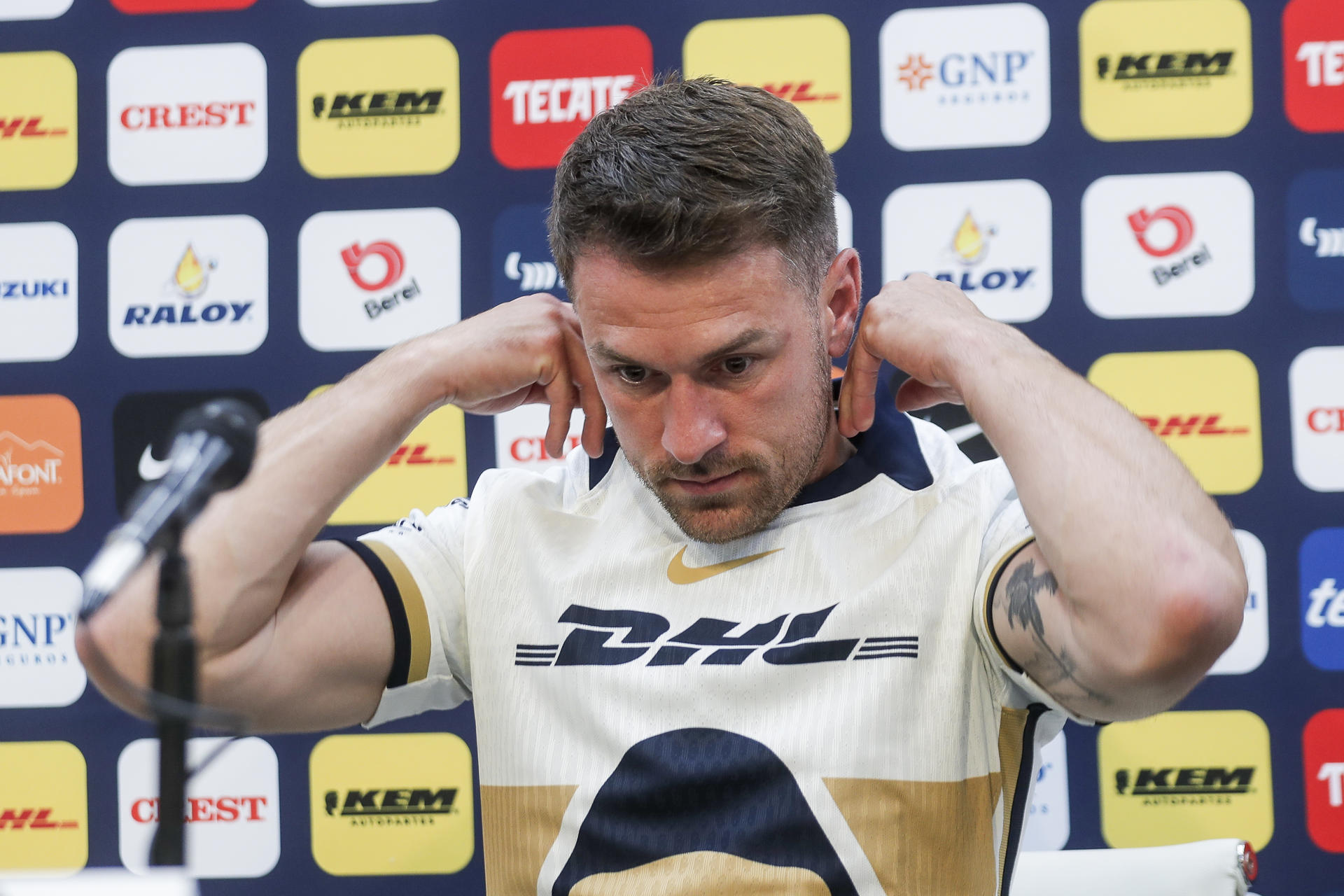 El futbolista galés Aaron Ramsey, participa este jueves en una rueda de prensa durante su presentación como refuerzo del Club Universidad este jueves en la Ciudad de México (México). EFE/ Isaac Esquivel