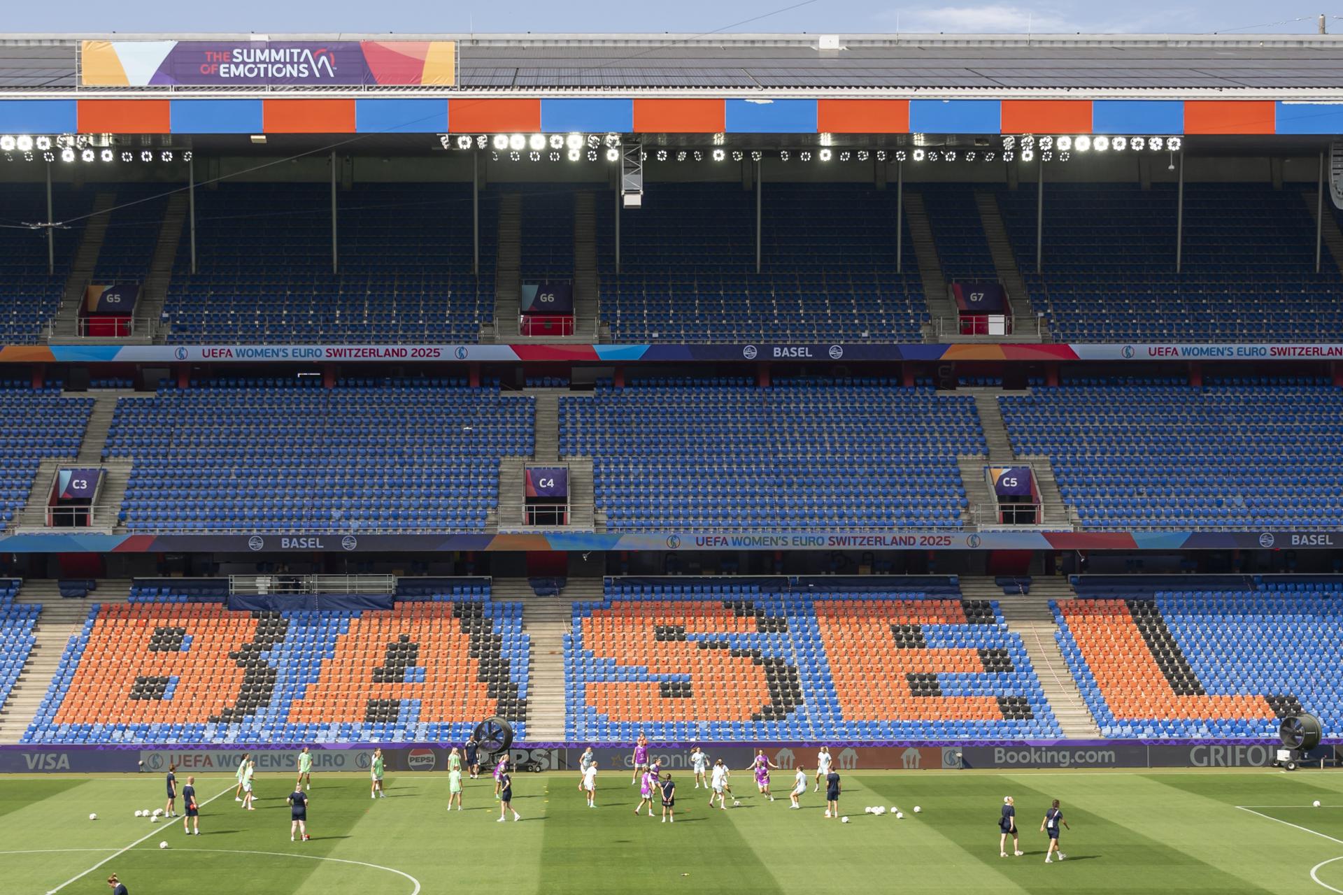 Entrenamiento de Noruega en el estadio St. Jakob-Park de Basilea.EFE/EPA/GEORGIOS KEFALAS