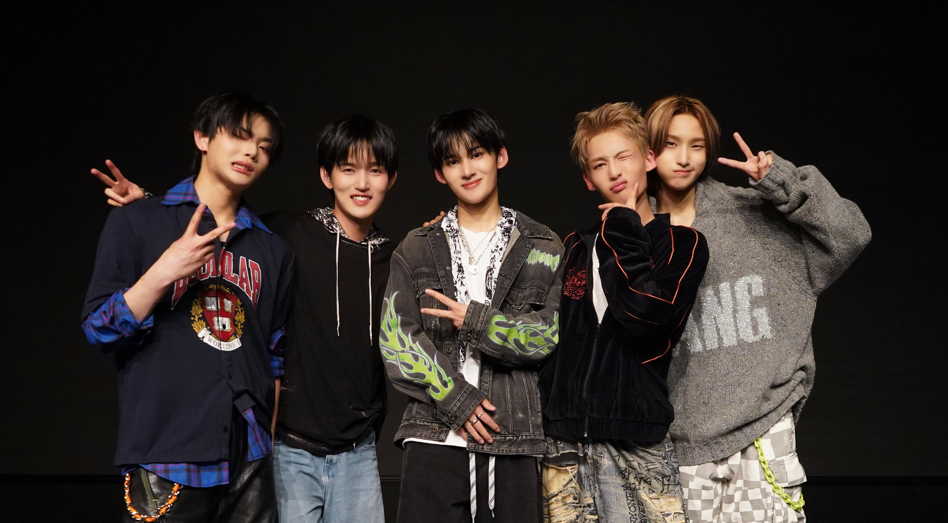 Los desertores norcoreanos Seok y Hyuk debutaron recientemente en la emblemática industria musical surcoreana con la banda de K-pop 1VERSE, y en una entrevista con EFE relatan cómo pasaron del aislamiento y la opresión en el Norte a perseguir su sueño en el país vecino. EFE/ Singing Beetle SOLO USO EDITORIAL/SOLO DISPONIBLE PARA ILUSTRAR LA NOTICIA QUE ACOMPAÑA (CRÉDITO OBLIGATORIO)