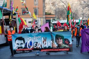 Seguidores del PKK piden la libertad de su líder, Abdula Ocalan, durante una concentración en Roma en 2022. EFE/EPA/GIUSEPPE LAMI