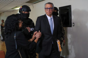 El exvicepresidente Jorge Glas (d). EFE/ José Jácome