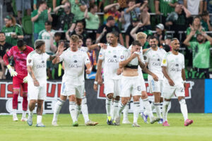 Jugadores de la MLS celebran este miércoles la victoria por 3-1 sobre las Estrellas de la Liga MX en el partido jugado en el estadio Q2 de Austin (Texas). EFE/ Carlos Ramírez