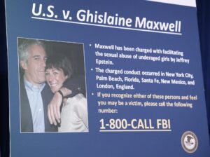 Fotografía de archivo del caso contra Ghislaine Maxwell, exnovia y cómplice del fallecido Jeffrey Epstein. EFE/Jason Szenes