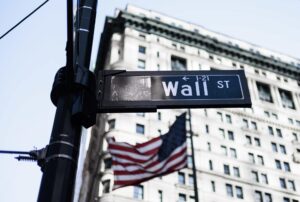 Una señal de Wall Street. EFE/JUSTIN LANE