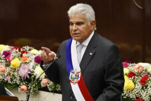 El presidente de Panamá, José Raúl Mulino, habla durante una sesión de la Asamblea Nacional este martes, en Ciudad de Panamá (Panamá). EFE/ Bienvenido Velasco