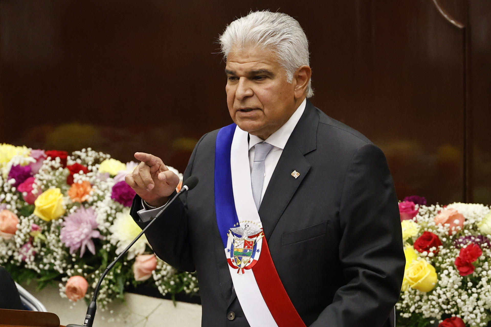 El presidente de Panamá, José Raúl Mulino, habla durante una sesión de la Asamblea Nacional este martes, en Ciudad de Panamá (Panamá). EFE/ Bienvenido Velasco