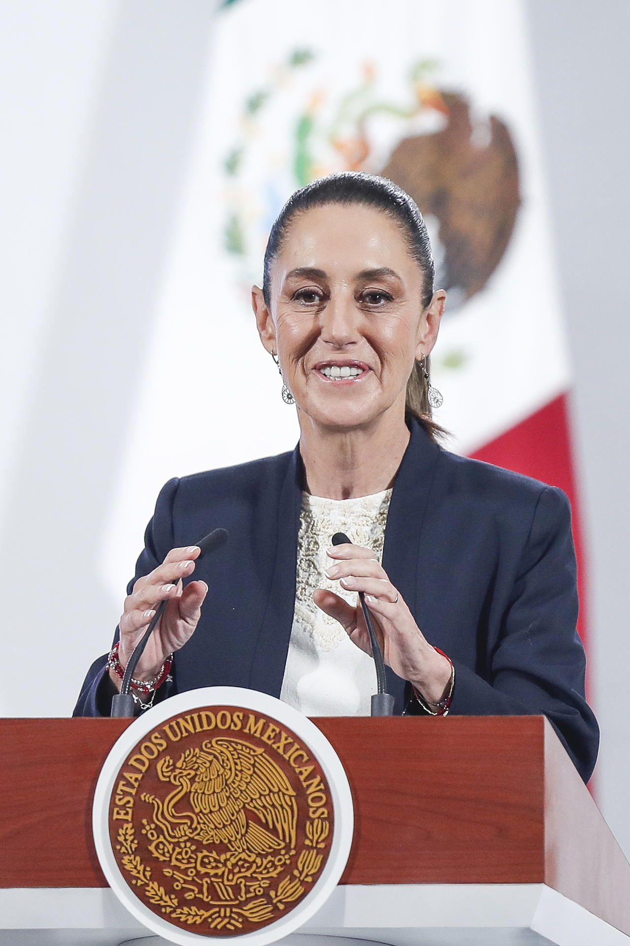 La presidenta de México, Claudia Sheinbaum, participa en una rueda de prensa este miércoles, en el Palacio Nacional, en Ciudad de México (México). EFE/ Isaac Esquivel

