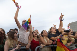 Asistentes durante el concierto de la cantante noruega Girl in Red este miércoles, durante el primer día del Festival Cruïlla celebrado en Barcelona. EFE/ Marta Pérez