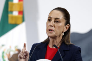 La presidenta de México, Claudia Sheinbaum, participa este lunes durante una rueda de prensa en Palacio Nacional de la Ciudad de México (México). EFE/Sáshenka Gutiérrez