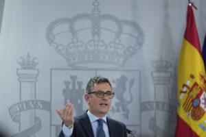 El ministro de la Presidencia, Justicia y Relaciones con las Cortes, Félix Bolaños, a la hora de informar de la aprobación del proyecto de ley de información clasificada tras el Consejo de Ministros. EFE/ Borja Sanchez-Trillo