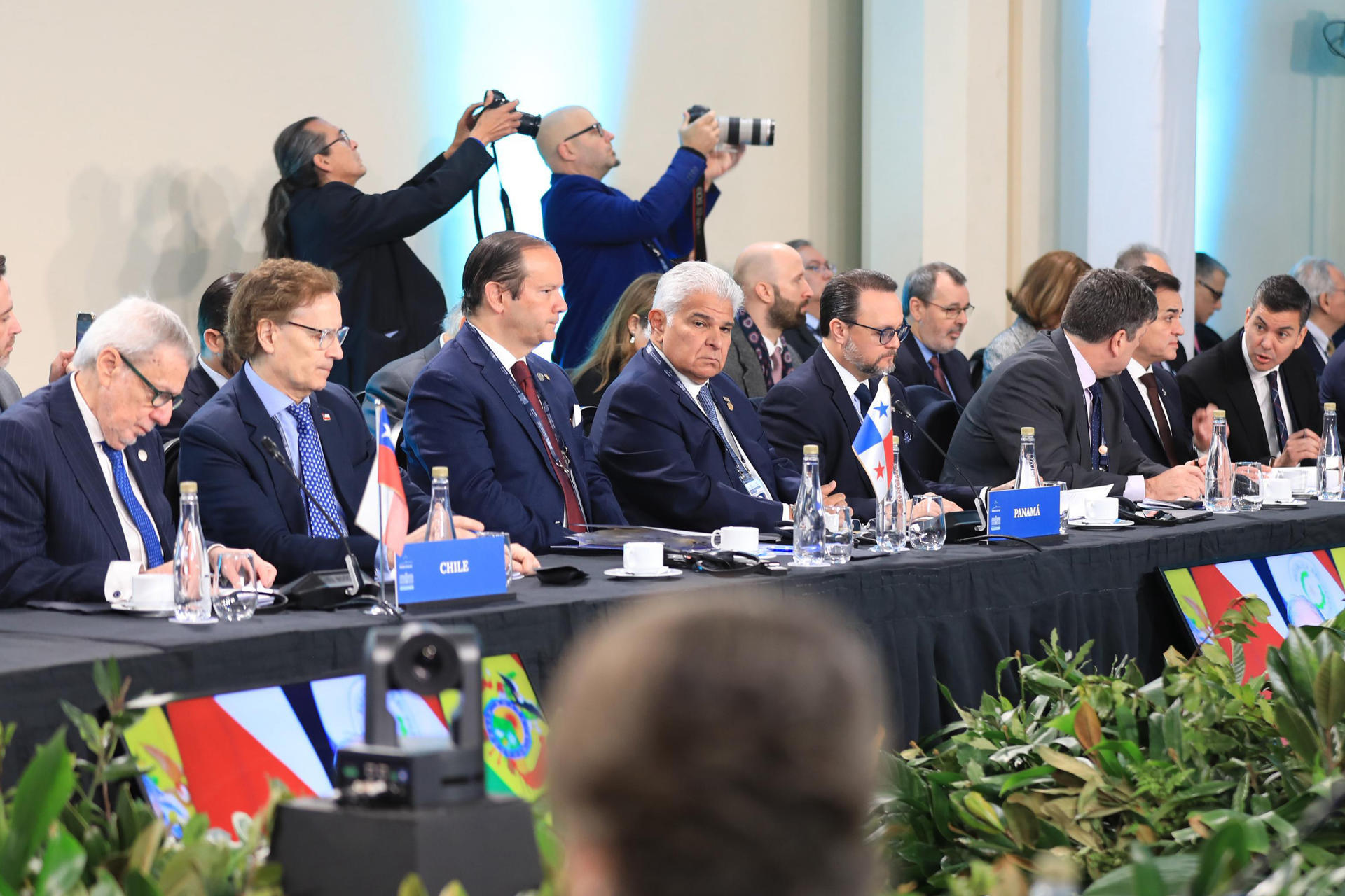 Fotografía cedida por la Presidencia de Panamá del presidente de Panamá, José Raúl Mulino (c), durante su intervención en la cumbre del Mercosur este jueves, en Buenos Aires (Argentina). EFE/ Presidencia de Panamá