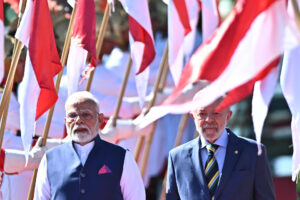 El presidente de Brasil, Luiz Inácio Lula da Silva (d), recibe al primer ministro de India, Narendra Modi, en su visita de Estado este 8 de julio de 2025, en el Palacio de Alvorada en Brasilia (Brasil). EFE/Andre Borges