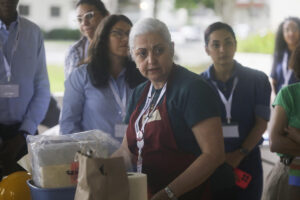 La directora ejecutiva voluntaria de APOYOnline, Beatriz Haspo (c), fue captada este martes, 1 de julio, durante la 5ª Conferencia Regional del organismo que dirige, un foro internacional que aborda los retos y avances en la conservación del patrimonio cultural de América Latina, en Ciudad de Panamá. EFE/Carlos Lemos