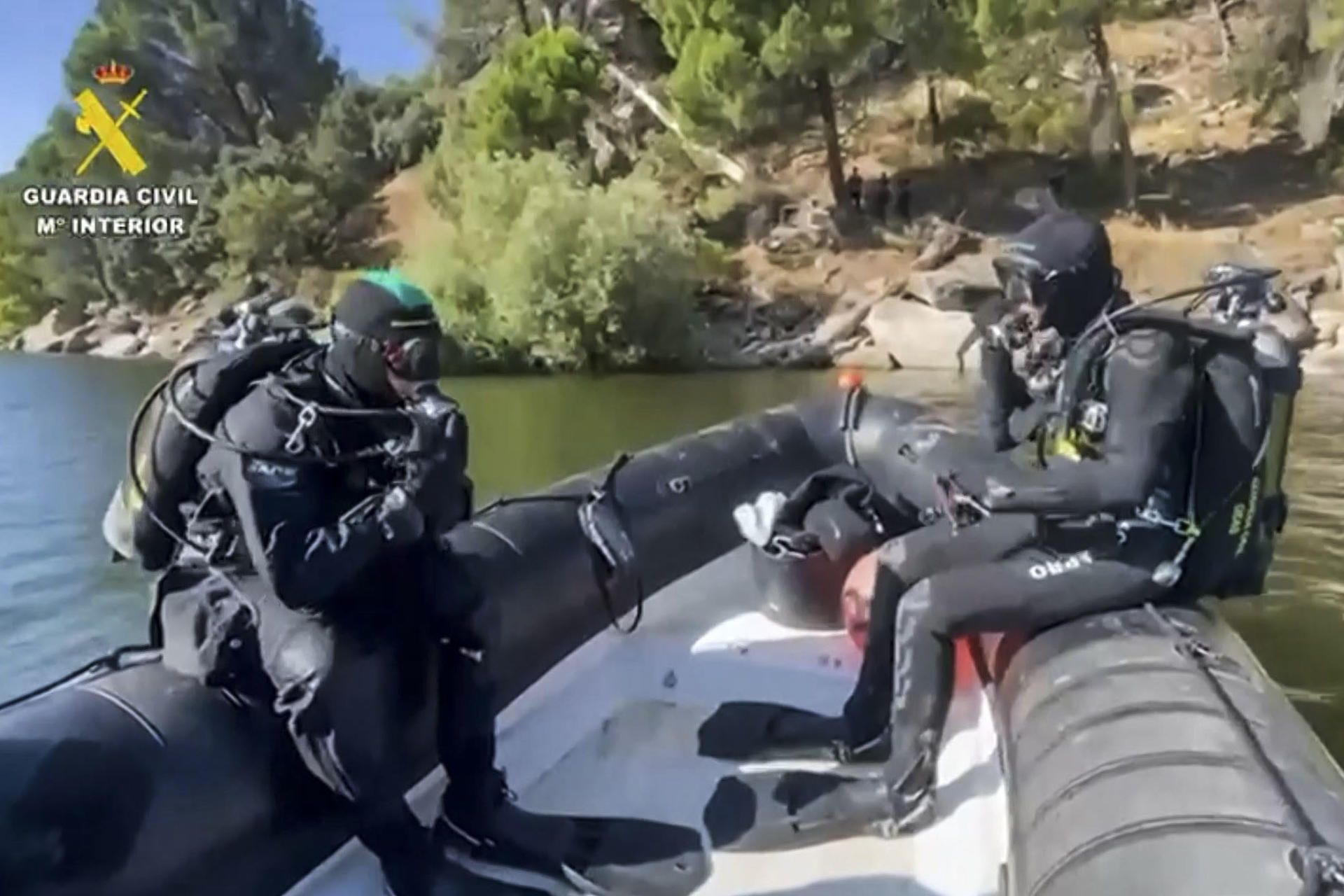Captura de un video de la Guardia Civil, de la búsqueda de un hombre de 30 años que ha desaparecido este sábado cuando se bañaba en el pantano de San Juan, en el término municipal de San Martín de Valdeiglesias, según informan fuentes de Emergencias Comunidad de Madrid 112.EFE/Guardia Civil -SOLO USO EDITORIAL/SOLO DISPONIBLE PARA ILUSTRAR LA NOTICIA QUE ACOMPAÑA (CRÉDITO OBLIGATORIO)-
